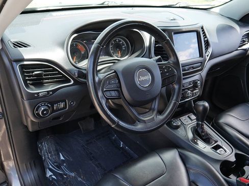 Used 2019 Jeep Cherokee Trailhawk w/ Comfort/Convenience Group AWD/4WD image 11