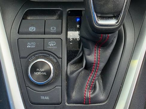 Used 2024 Toyota RAV4 SE w/ Weather & Moonroof Package AWD/4WD image 18