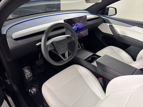 Used 2026 Tesla Model Y Long Range image 13