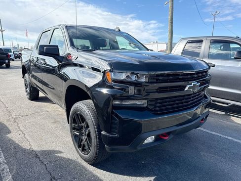 Used 2022 Chevrolet Silverado 1500 LT Trail Boss w/ LPO, Dark Essentials Package AWD/4WD image 4