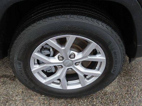 Used 2022 Jeep Grand Cherokee L Limited image 12