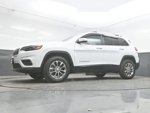 Used 2020 Jeep Cherokee Latitude Plus image 32