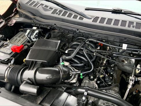 Used 2023 Ford F250 XLT w/ F-250 >10K GVWR Package image 32