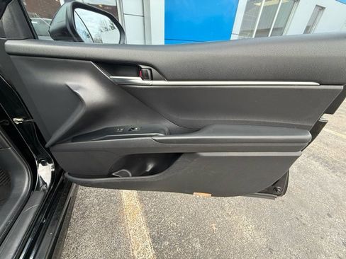 Used 2018 Toyota Camry SE w/ Moonroof Package image 19