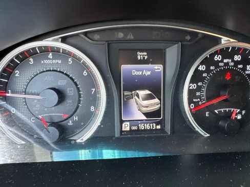Used 2015 Toyota Camry SE FWD image 11
