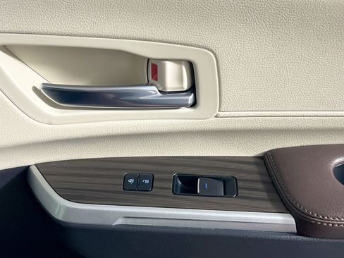 Used 2022 Toyota Sienna Platinum image 32