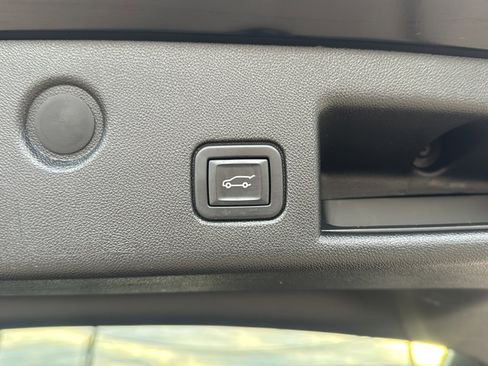 Used 2022 Chevrolet Equinox RS w/ RS Leather Package image 27