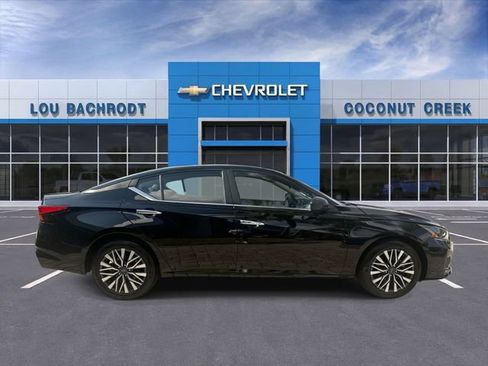 Used 2025 Nissan Altima 2.5 SV FWD image 9
