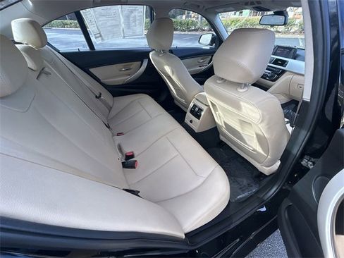 Used 2018 BMW 320i Sedan w/ Convenience Package image 18