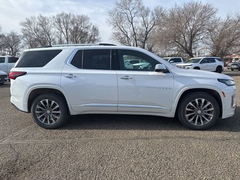 Used 2022 Chevrolet Traverse Premier image 2