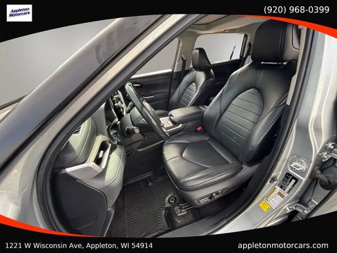 Used 2022 Toyota Highlander XLE AWD/4WD image 28