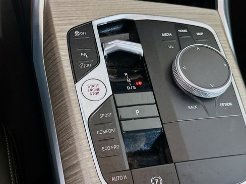 Used 2025 BMW 330i Sedan w/ Convenience Package image 25