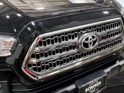 Used 2017 Toyota Tacoma TRD Off-Road AWD/4WD image 30