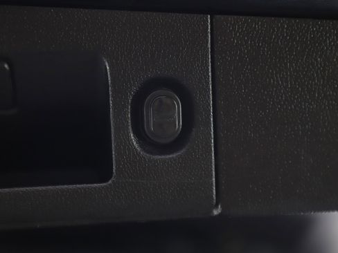 Used 2018 GMC Yukon Denali image 20