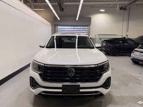Used 2024 Volkswagen Atlas SEL Premium R-Line AWD/4WD image 8