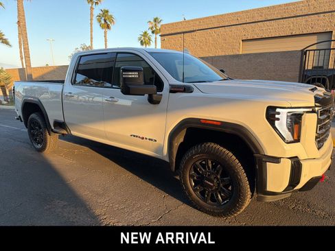 Used 2025 GMC Sierra 2500 AT4 AWD/4WD image 3