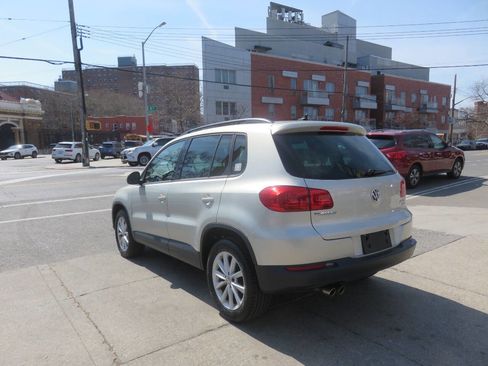 Used 2015 Volkswagen Tiguan S image 5