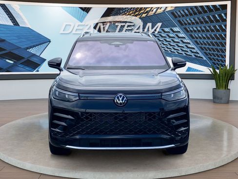 New 2026 Volkswagen Tiguan SEL R-Line AWD/4WD image 2