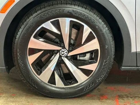 Certified 2023 Volkswagen ID.4 Pro image 35