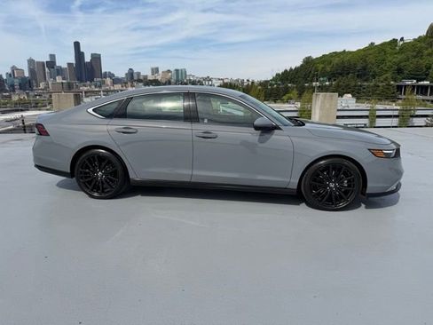 Certified 2023 Honda Accord Touring image 3