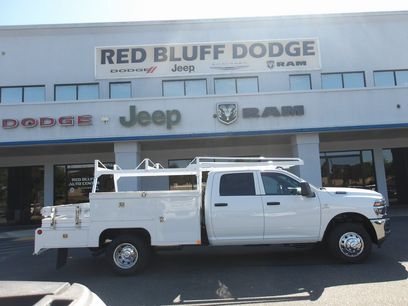 New 2025 RAM 3500 Tradesman w/ Chrome Appearance Group