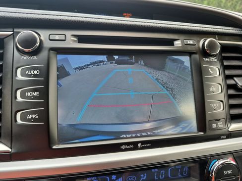 Used 2014 Toyota Highlander XLE AWD/4WD image 19