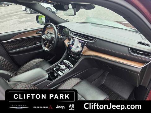 Used 2023 Jeep Grand Cherokee L Summit w/ Advanced Protech Group IV AWD/4WD image 17