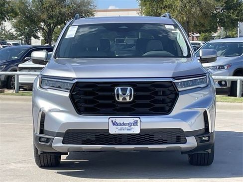 New 2025 Honda Pilot Touring image 8