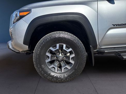 Used 2022 Toyota Tacoma TRD Off-Road image 14