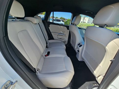 Used 2025 Mercedes-Benz GLA 250 4MATIC image 34