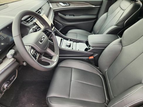 New 2025 Jeep Grand Cherokee Overland w/ Luxury Tech Group IV image 8