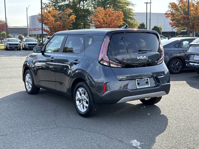 Used 2025 Kia Soul LX w/ LX Technology Package FWD image 4