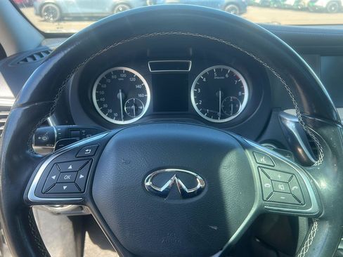 Used 2017 INFINITI QX30 Premium AWD/4WD image 9
