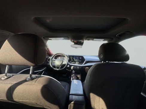Used 2024 Chevrolet Trax RS w/ Sunroof Package FWD image 47