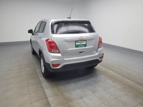 Used 2020 Chevrolet Trax LS w/ Tint and Cruise Package FWD image 5