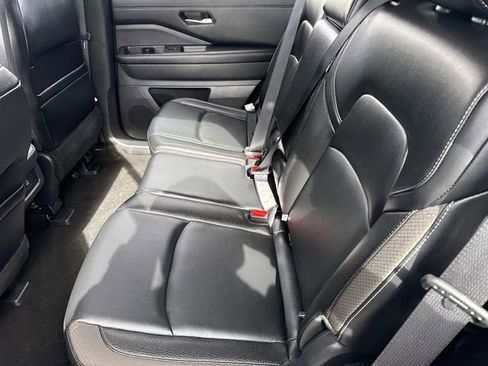 Used 2023 Nissan Pathfinder SL image 17