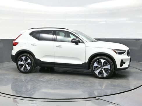 Certified 2026 Volvo XC40 B5 Plus w/ Protection Package Premier AWD/4WD image 8