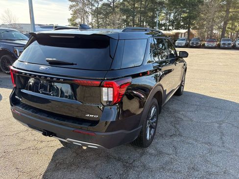 Used 2025 Ford Explorer Active w/ Active Comfort Package image 5