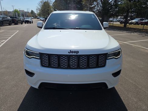 Used 2022 Jeep Grand Cherokee Laredo X image 8