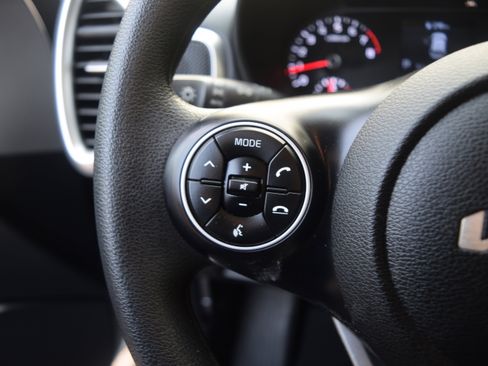 Used 2022 Kia Soul LX w/ Technology Package image 6