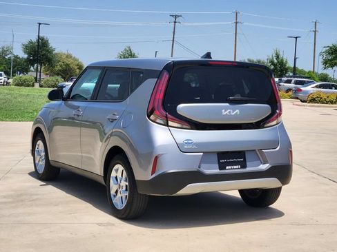 Certified 2025 Kia Soul LX w/ LX Technology Package FWD image 5