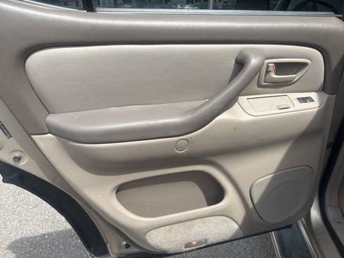 Used 2005 Toyota Sequoia SR5 RWD image 19