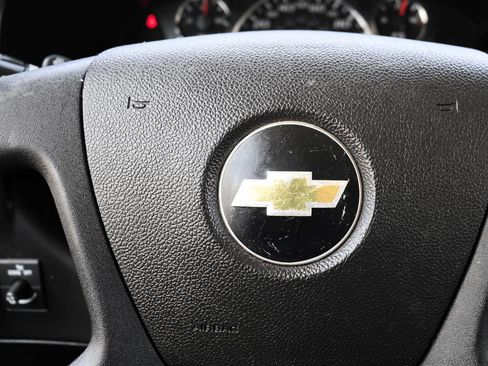 Used 2018 Chevrolet Express 2500 image 28