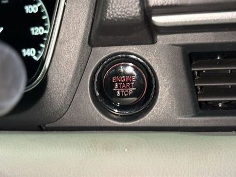 Used 2023 Honda Pilot Touring image 13