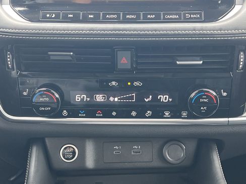 Used 2021 Nissan Rogue Platinum image 8