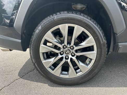 Used 2022 Toyota RAV4 Limited FWD image 17