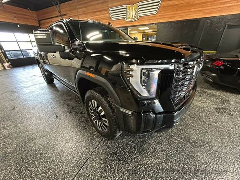 Used 2025 GMC Sierra 2500 Denali Ultimate AWD/4WD image 9