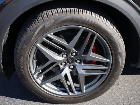 Certified 2025 Ford Explorer ST AWD/4WD image 14