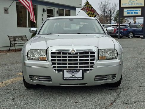 Used 2010 Chrysler 300 Touring image 2