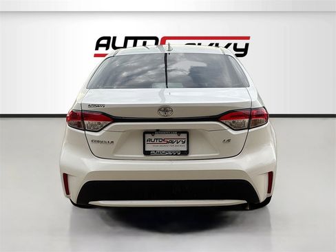 Used 2022 Toyota Corolla LE image 6